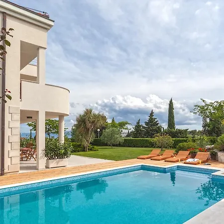 Bed & Breakfast Luxury Apartments Villa Klara 5*
