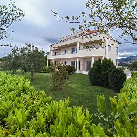 Luxury Apartments Villa Klara Bed & Breakfast