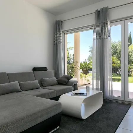 Bed & Breakfast Luxury Apartments Villa Klara 5*