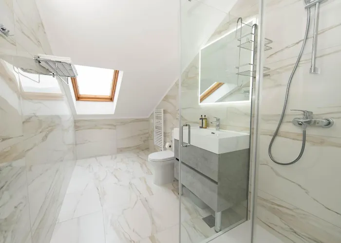 לינה וארוחת בוקר Luxury Klara 5*